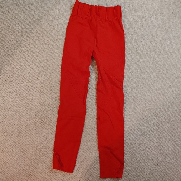 EUC FABLETICS red perforated leggings - Picture 5 of 6